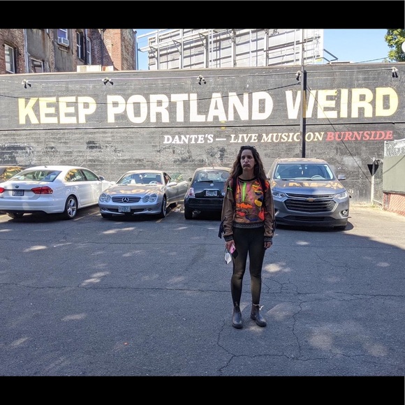 Meet your Posher, Cindy - Picture 2 of 4